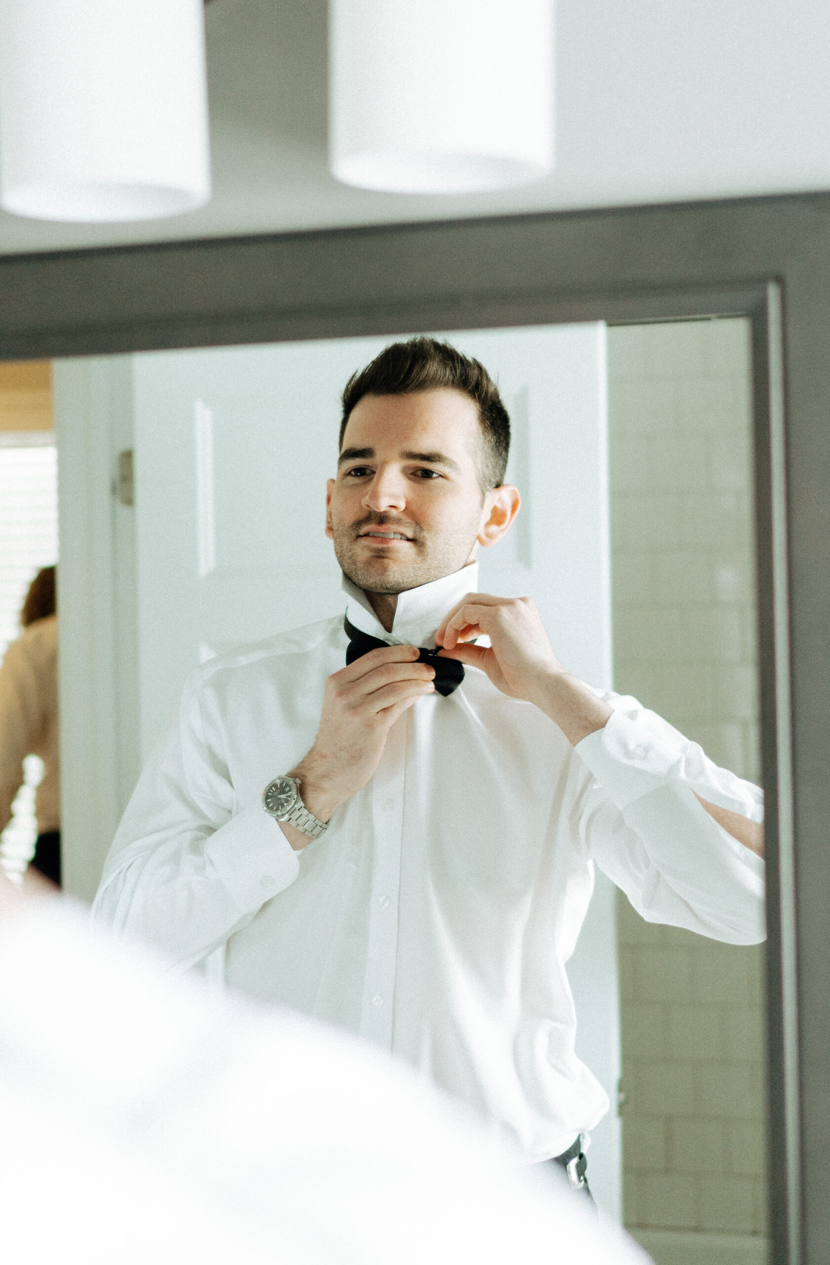 groom prepares for his wedding day at 14Tenn in Nashville, TN